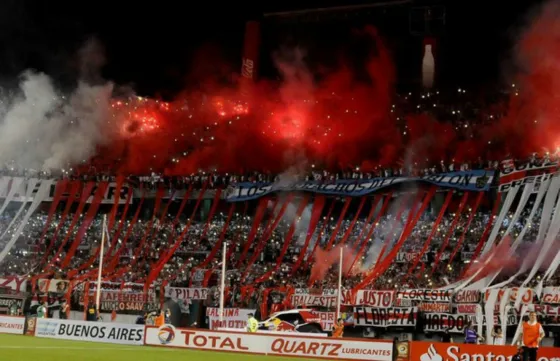 Hinchada de River en el estadio Monumental