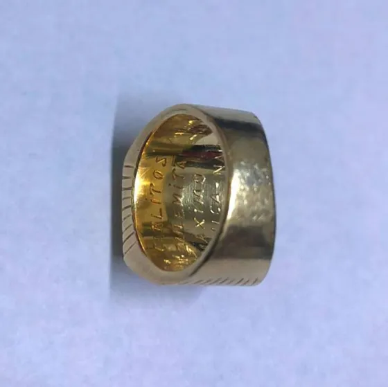 Apareció el anillo histórico de Carlos Menem