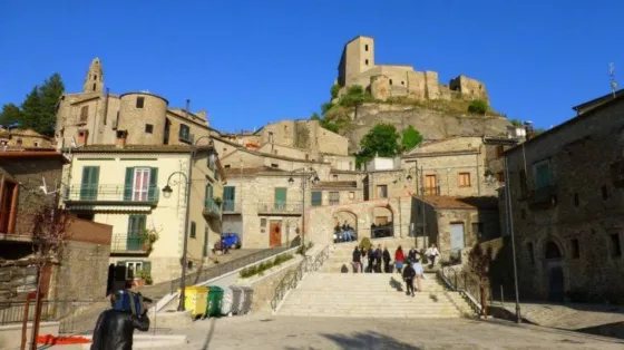 Pueblo de Italia vende casas por 1 euro casi sin restricciones: conocé los requisitos