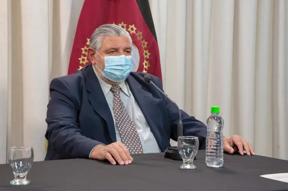 El Ministro de Salud "no sabe" si el Gobernador se vacunó