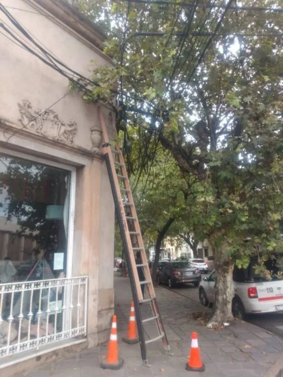 Robaron cables a metros de la Central de la Policía