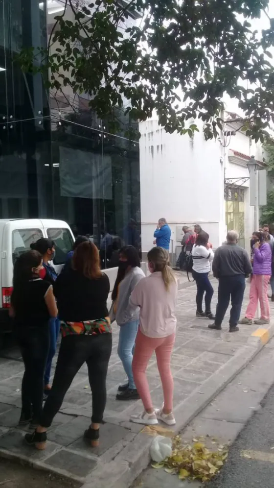 Protesta de trabajadores municipales: "trabajamos en un garage"