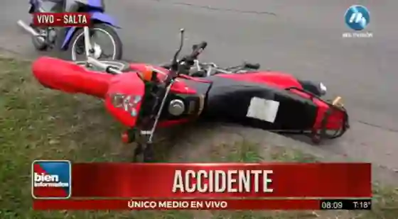 Atropelló a un motociclista en la avenida Bolivia y se dio a la fuga