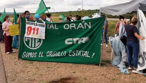Orán: trabajadores de la salud cortan la ruta 50 en el acceso a la ciudad