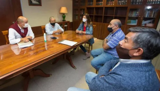 Empleados municipales acordaron un aumento del 32% y dos bonos