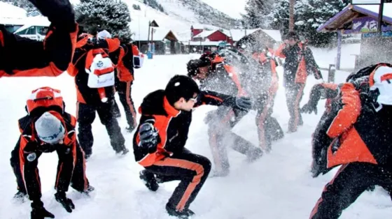 Tiraron a un estudiante desde el 2º piso de un hotel de Bariloche