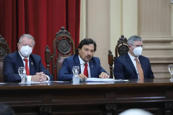 Sáenz prometió pasar a planta a más de 1.600 trabajadores de la salud
