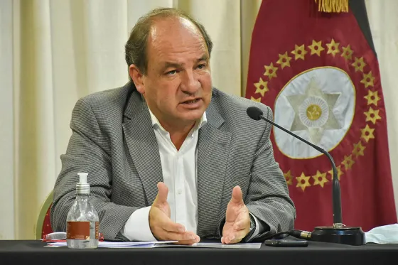 El ministro de Gobierno dio positivo para COVID-19