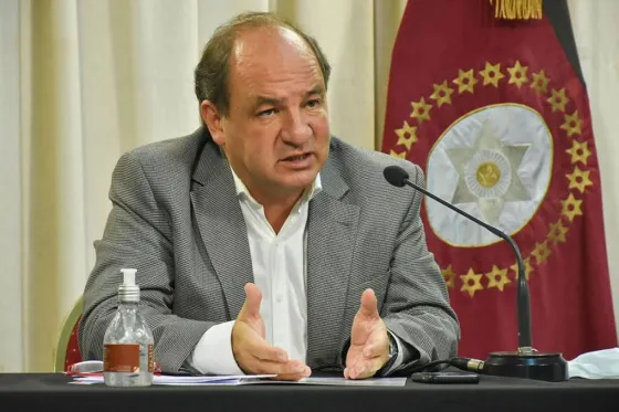 Internaron al ministro Ricardo Villada por una neumonía bilateral