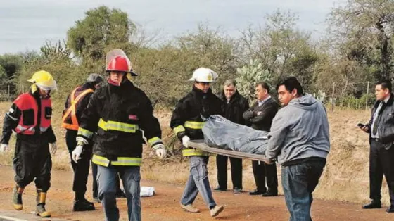 Camión atropelló y mató a un futbolista y a su hermana, madre de dos niños