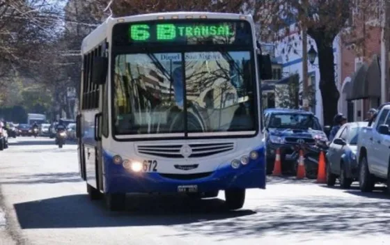 Chóferes de colectivos denuncian que deben trabajar con carnets vencidos