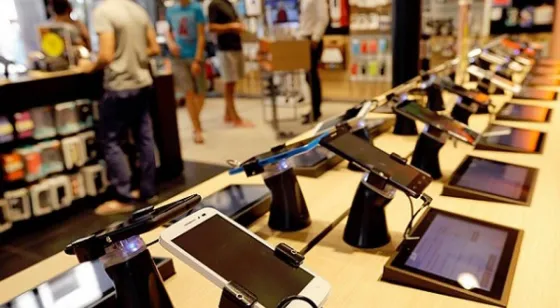 Congelarán los precios de celulares y TV hasta después de las elecciones