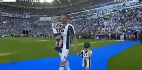 #Increíble la reacción del hijo de Bonucci en los festejos de la Juventus. Mirá el video