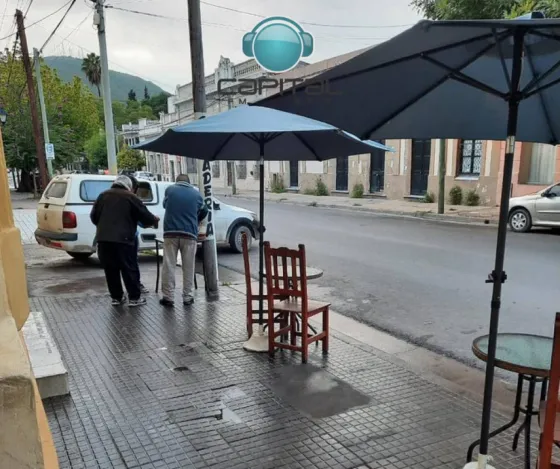 Una cafetería salteña da desayuno gratis a personas que lo necesitan