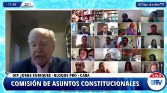 VIDEO: Un diputado le dijo "pelotudo atómico” a su asesor en plena sesión