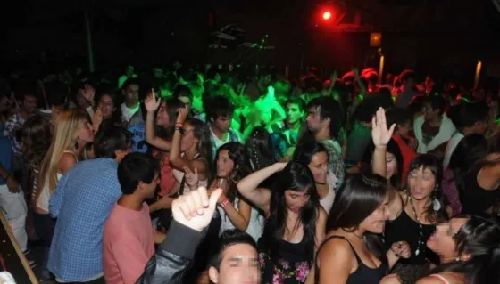 En pleno aumento de casos, clausuraron 9 fiestas clandestinas en Salta