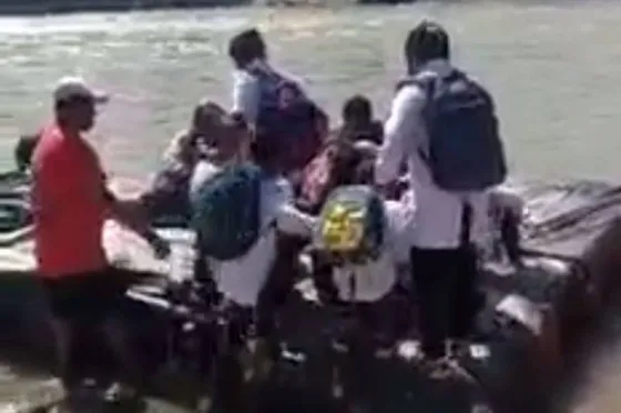 VIDEO: Alumnos cruzan en gomones desde Bolivia a Salta para asistir a clases
