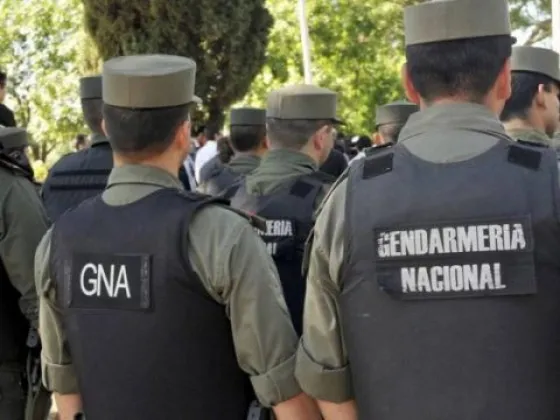 Se vistieron como gendarmes y asaltaron al dueño de un taller