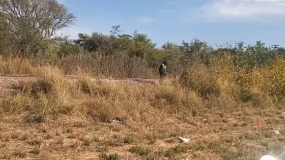 Hallan sin vida a una joven al costado de la ruta en General Güemes