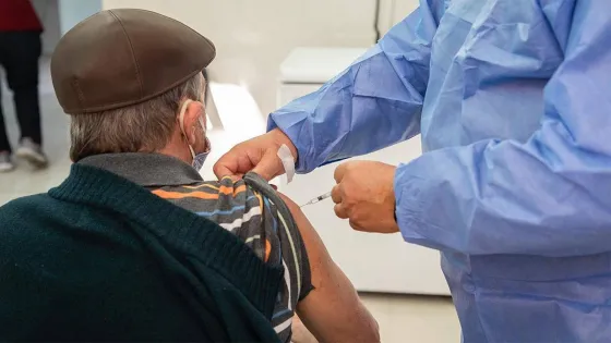 La primera dosis de la Sputnik tiene una eficacia del 78,6% en personas mayores