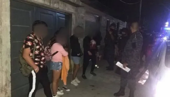 Organizó una fiesta clandestina y quedó detenido por agredir a un policía