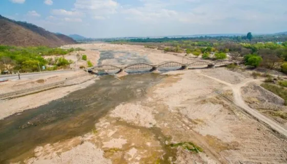 Macabro hallazgo: encontraron restos humanos cerca del puente Wierna