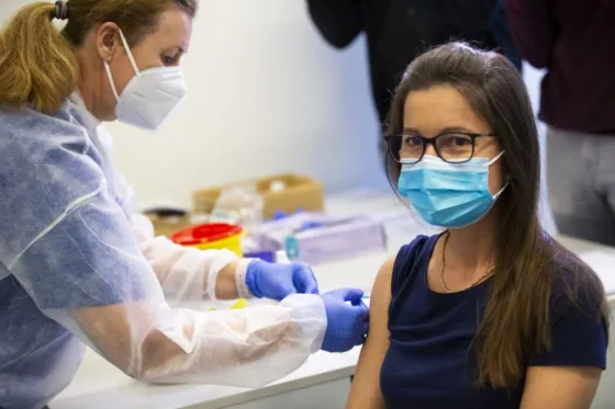 Vacunación: ya se dieron 8 mil preturnos a personas de 18 a 39 años