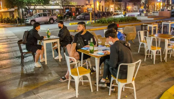 Incertidumbre total: gastronómicos no saben a qué hora cerrar