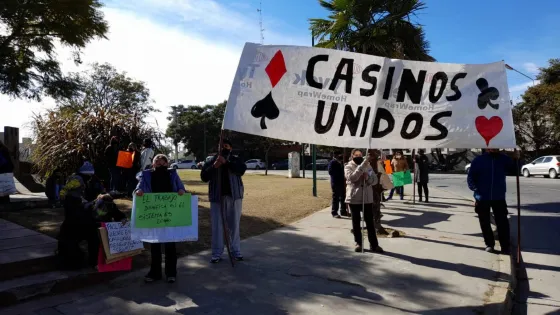 Trabajadores de casinos no cobran hace dos meses y exigen la reapertura