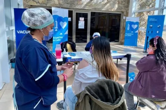 Vacunación a mayores de 18 años: hubo una masiva concurrencia