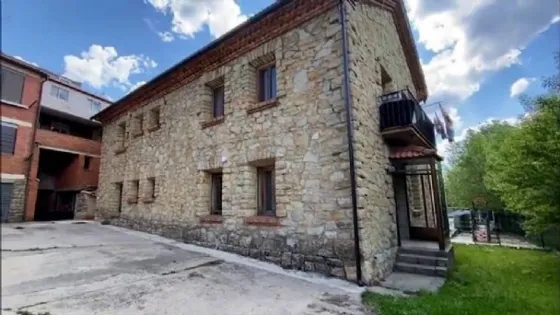 Griegos, el pueblo español que ofrece trabajo y alquiler gratis a familias