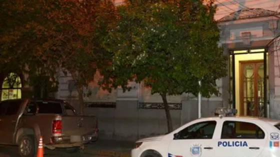 Se emborrachó y ahora no sabe si le robaron el auto o sus amigos le hicieron una broma