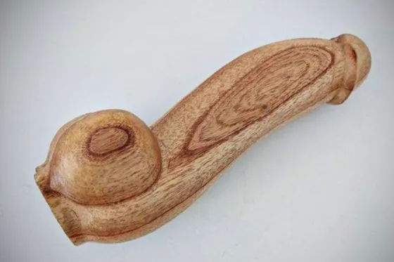 Revuelo en redes por la compra de 10 mil penes de madera por parte del Ministerio de Salud