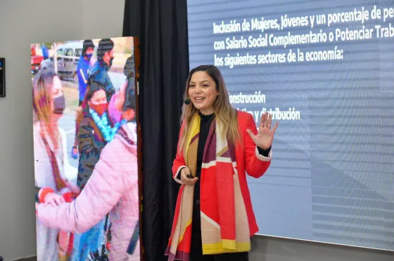 Para Pamela Ares, a los dos candidatos de Sáenz "no se les cae una idea"