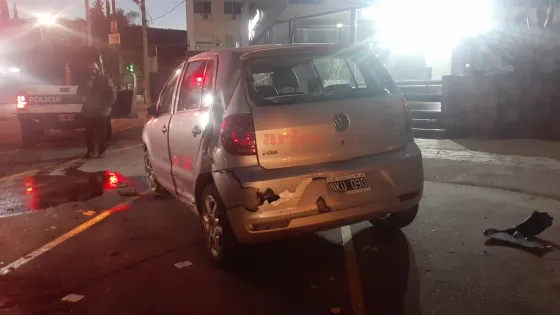 Un adolescente de 16 años chocó y volcó: se salvó de milagro