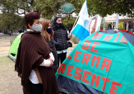 Vuelven las carpas docentes en la plaza 9 de Julio