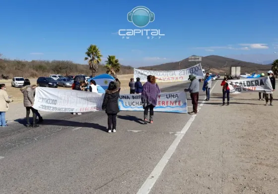 Urgente: docentes autoconvocados cortan la ruta del ingreso a Salta
