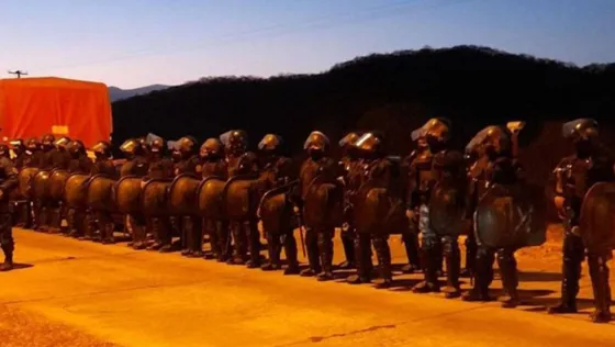 Tensión en el acceso a Salta: la policía despejó a los docentes que bloqueaban el paso