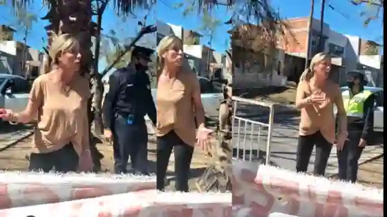 VIDEO: Funcionaria trató de "negra de mier..." a docentes y quedó escrachada