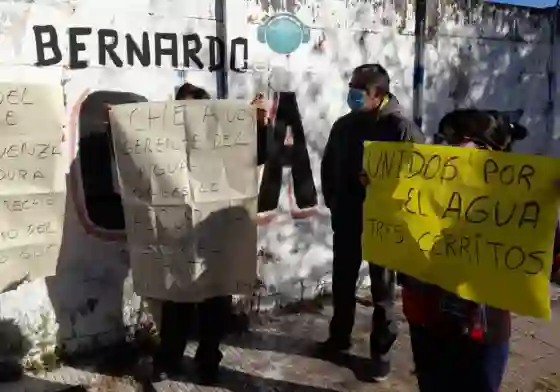 Vecinos de Tres Cerritos llevan varios días sin agua