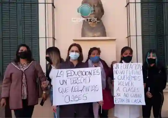 Padres exigen que vuelvan las clases: "Nuestros hijos están deprimidos"