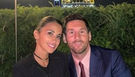 La romántica foto de Messi con la Torre Eiffel de fondo