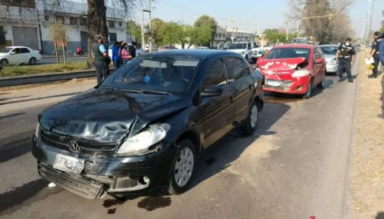 Mañana accidentada en Salta: hubo un choque en cadena en Av. Tavela