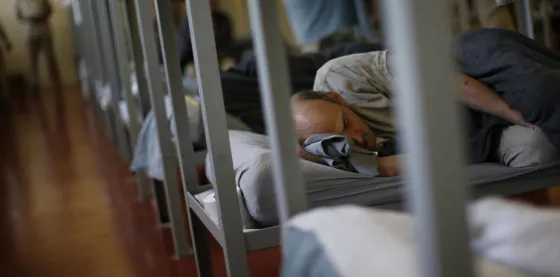 Violaron a un preso acusado de abuso sexual