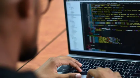 Una universidad abrirá la carrera gratuita de Ciberseguridad: estiman que se necesitarán 10 mil profesionales