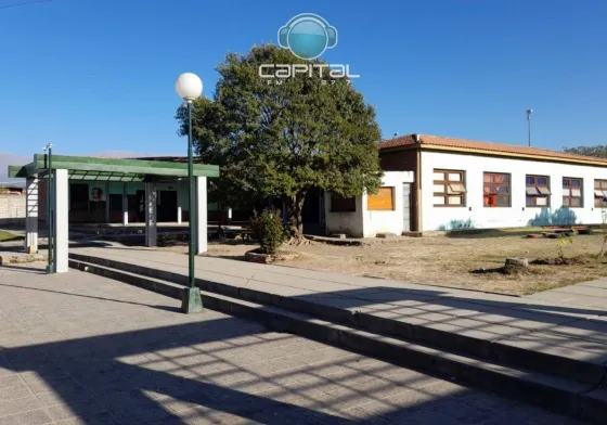 Malvivientes robaron una escuelita salteña y defecaron en las aulas