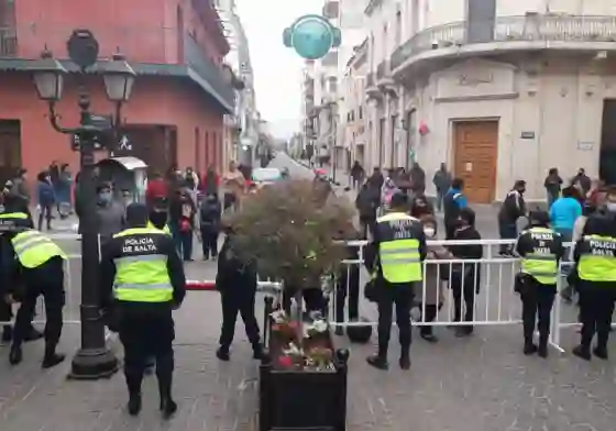 Un Milagro vallado: Importante despliegue de seguridad en la plaza 9 de Julio