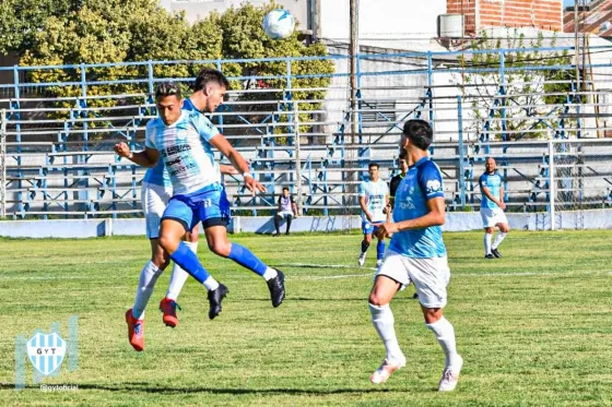 Gimnasia perdió frente a Juventud Unida y volvió a compartir la punta con Racing