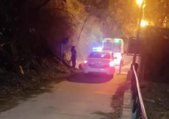 Apuñalaron a un repartidor en el cerro San Bernardo y ahora lucha por su vida
