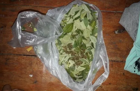 Mujer intentó pasarle droga a su hermano detenido en la comisaría